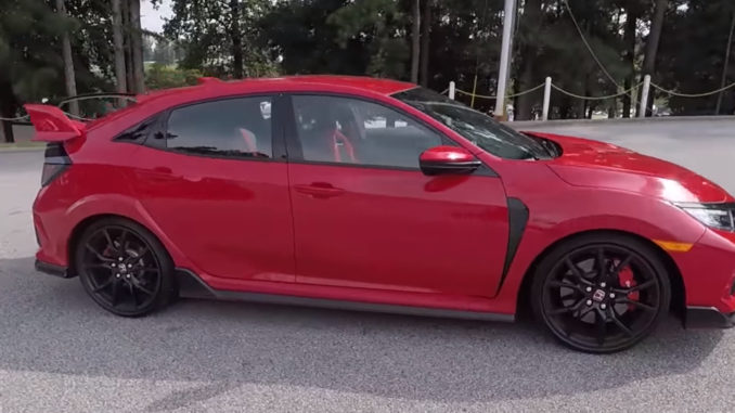 Civic Type R on the home straight of Road Atlanta circuit